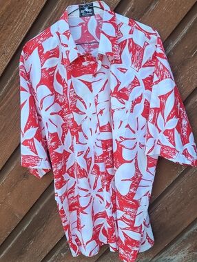 NWOT Score Red & White Button Down Hawaiian Camp Shirt